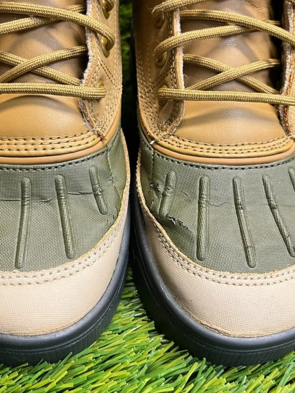 Nike Woodside 2 High ACG Boys Size 4.5Y Brown Green Black Hiking Boot‎ Shoes